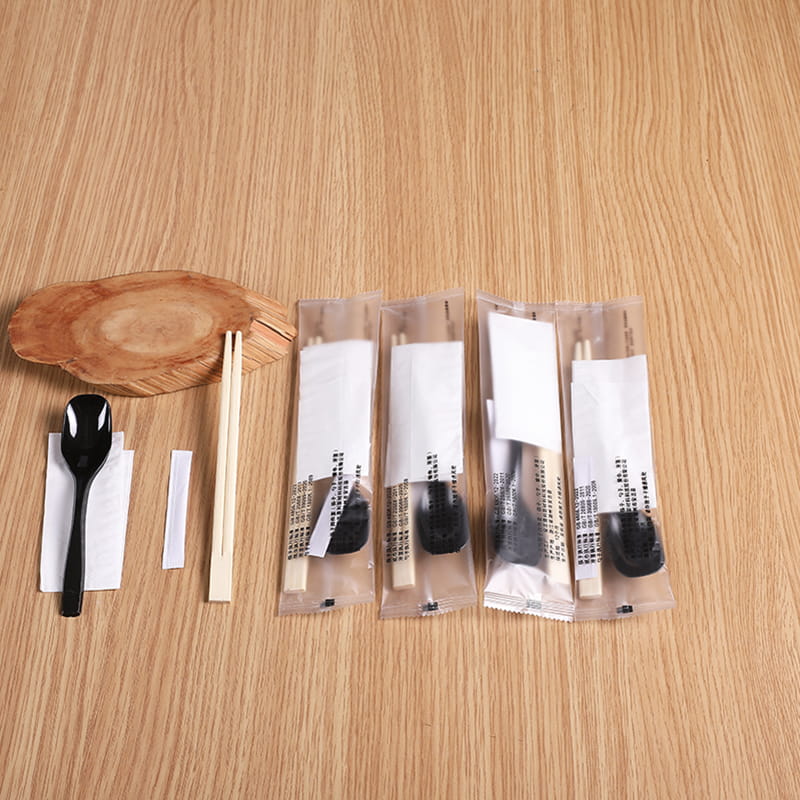 Bolsa de comida desechable 4 piezas con palillos, cuchara y servilleta de papel, juego de película compuesta esmerilada