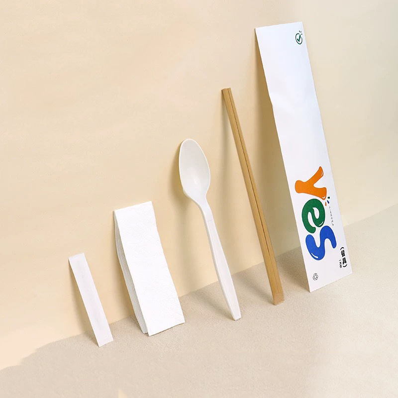 Juego de palillos desechables de bambú, servilleta, cuchara, palillos de dientes, juego de película de papel Degradable para comida para llevar, restaurante